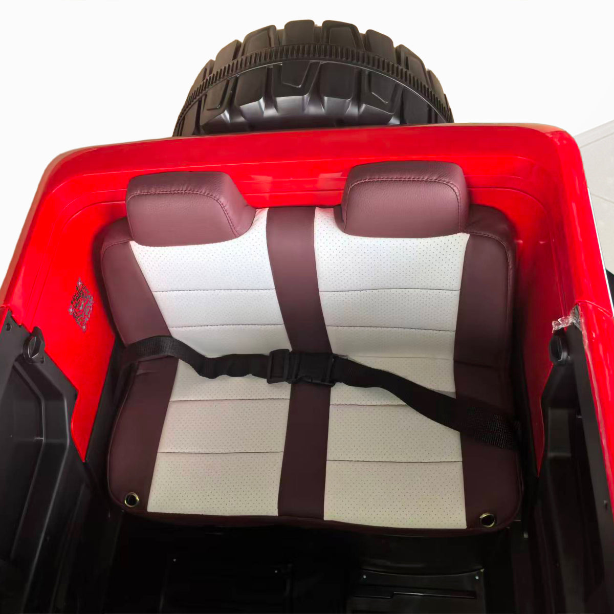 Two-tone leather-look bench seat with lap belt